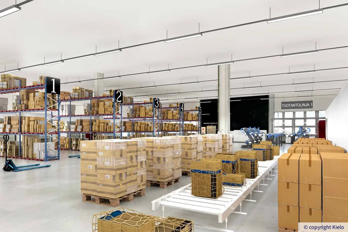 Varastohyllyjä ja tuotantolinja suuressa avoimessa tilassa havainnekuvassa
